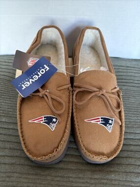 New England Patriots NFL Moccasin Slipper Tan Men’s Size Small 7-8